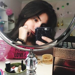 Meet your Posher, Avery